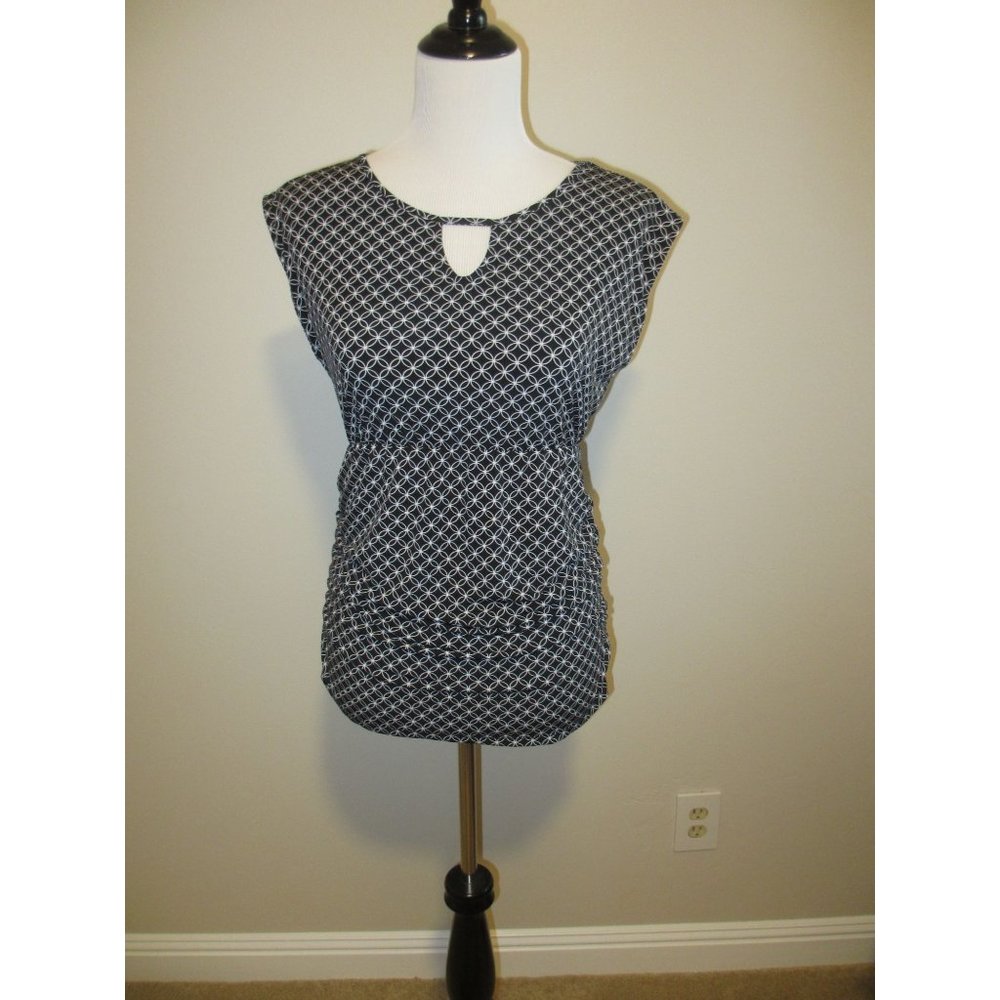 Motherhood Maternity Black & White Geometric Print Sleeveless Top With Ruched Si